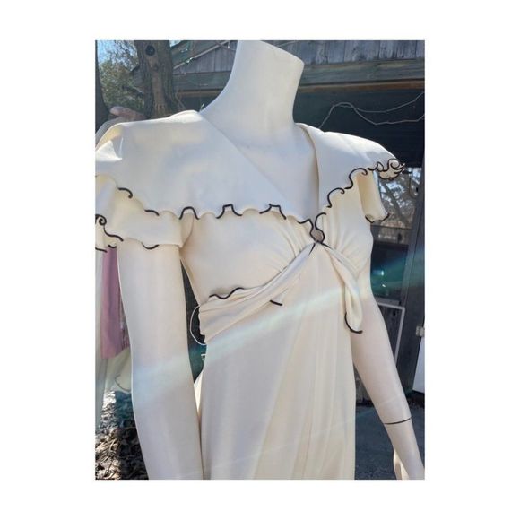 70s Ivory Maxi Dress Brown Ruffle Trim V Neck Flutter Cap Sleeve Oversize Collar - Picture 4 of 14